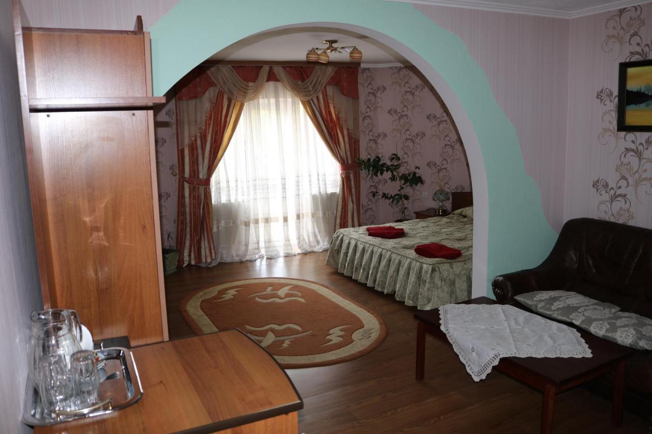 Готель ***Феєрія Tyachiv Buitenkant foto
