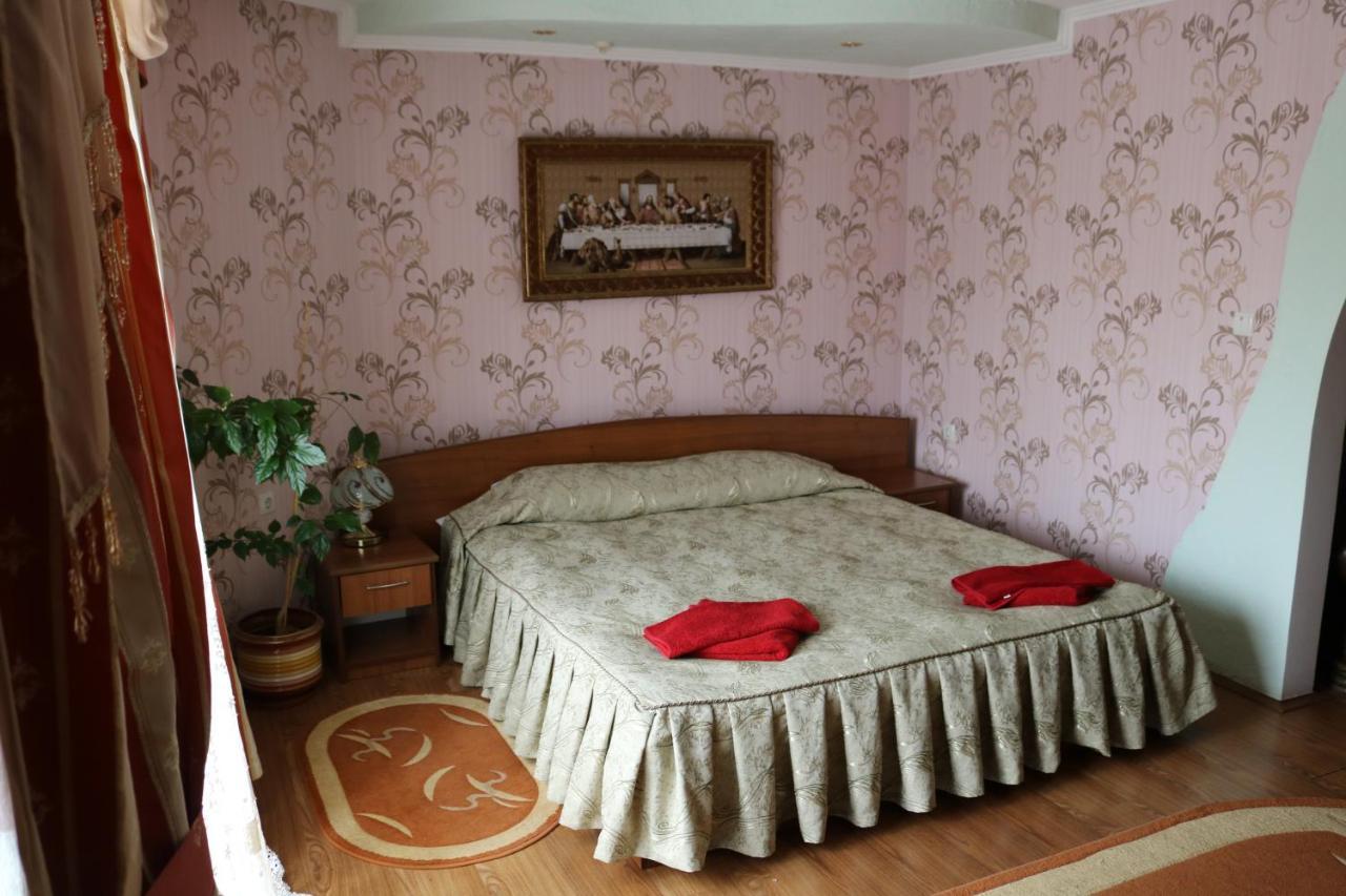 Готель ***Феєрія Tyachiv Buitenkant foto