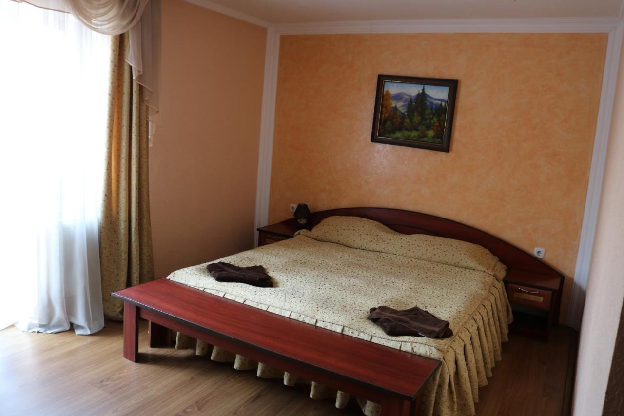 Готель ***Феєрія Tyachiv Buitenkant foto